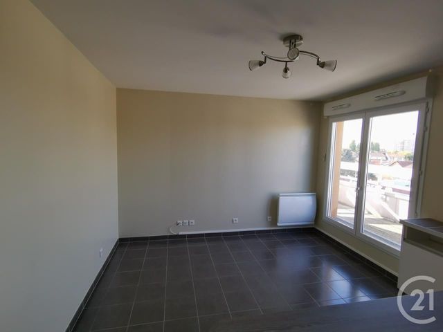 Afficher la photo en grand Appartement F3 à louer - 3 pièces - 50,33 m2 - Le Blanc Mesnil - 93 - ILE-DE-FRANCE