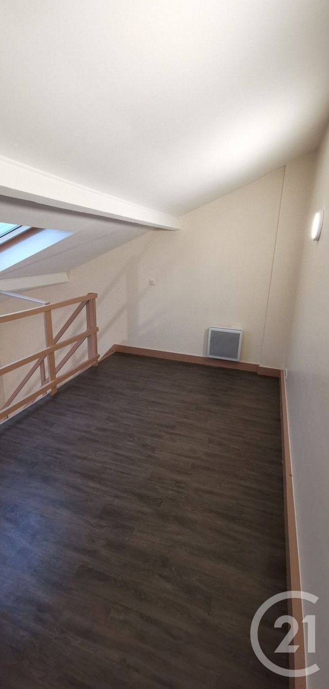 Appartement Duplex &agrave; louer - 2 pi&egrave;ces - 25,85 m2 - Le Blanc Mesnil - 93 - ILE-DE-FRANCE