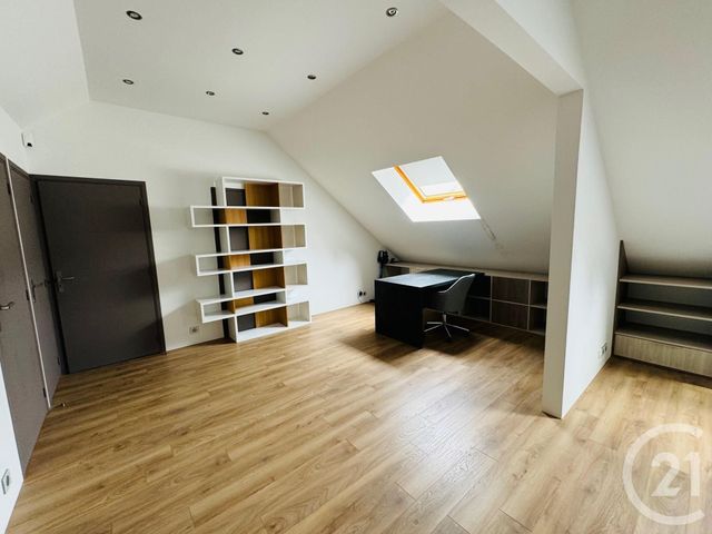 Maison &agrave; louer - 8 pi&egrave;ces - 142,86 m2 - Noisy Le Grand - 93 - ILE-DE-FRANCE