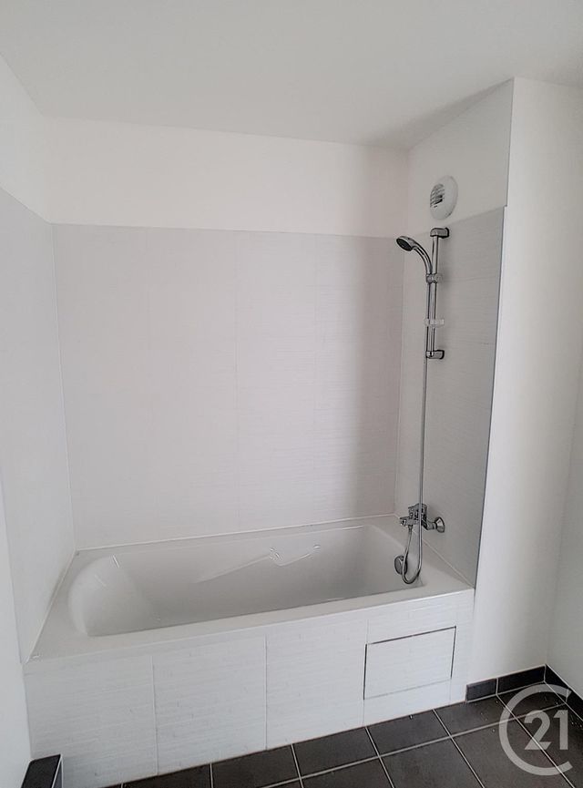 Appartement F3 &agrave; louer - 3 pi&egrave;ces - 54,50 m2 - Le Blanc Mesnil - 93 - ILE-DE-FRANCE