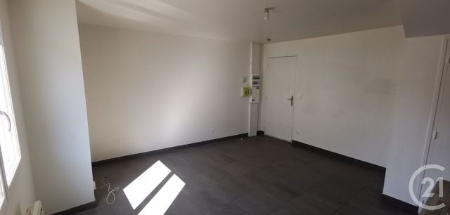 Appartement F2 &agrave; louer - 2 pi&egrave;ces - 42,52 m2 - Fosses - 95 - ILE-DE-FRANCE