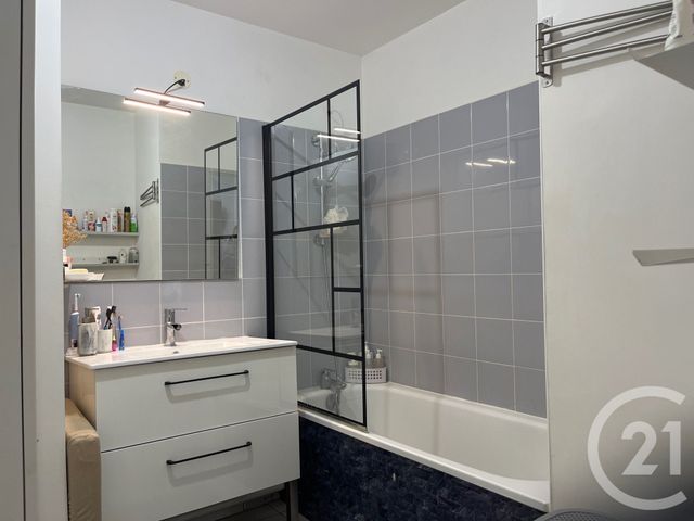 Afficher la photo en grand Appartement F4 à vendre - 4 pièces - 76,91 m2 - Le Blanc Mesnil - 93 - ILE-DE-FRANCE